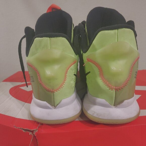 Size 12 - Nike LeBron Witness 5 Grinch Perfect For Any Collection - Picture 7 of 11